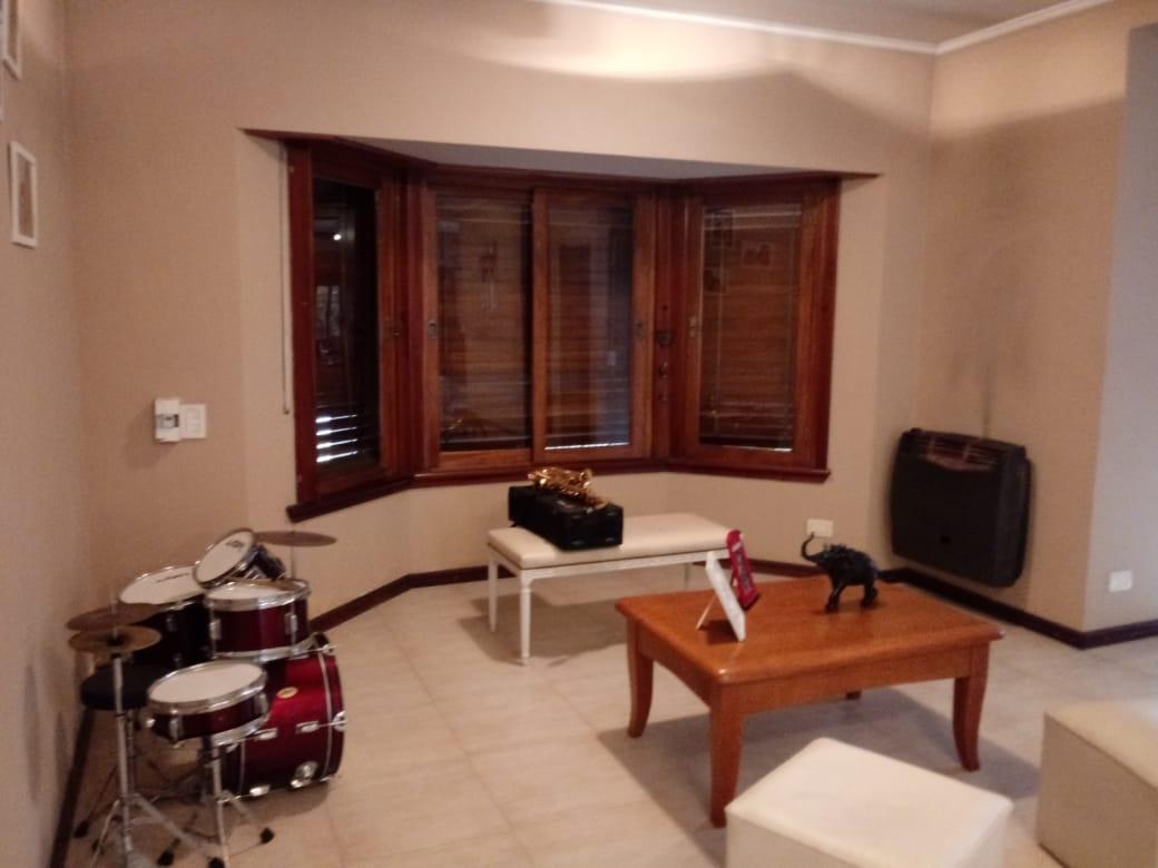 Chalet 4 ambientes VENTA / FINANCIA