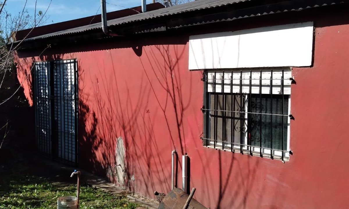Casa 2 dormitorios. ROQUE PEREZ / VENTA