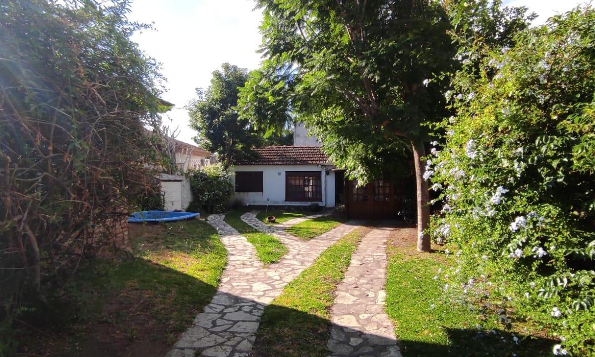 Casa con 4 dormitorios. VENTA