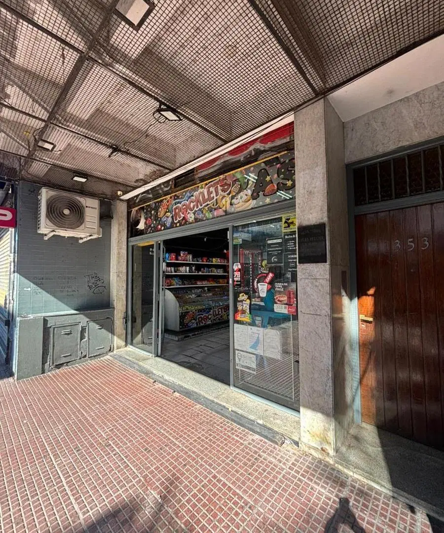 Local en Constitución | Excelente Vidriera | Zona Comercial Activa 3