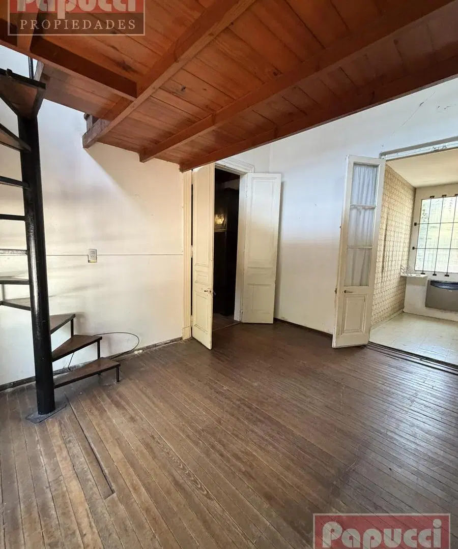 PH al Frente con Cochera y Patio | Alto Potencial de Redistribución | San Fernando – Alvear al 900 2