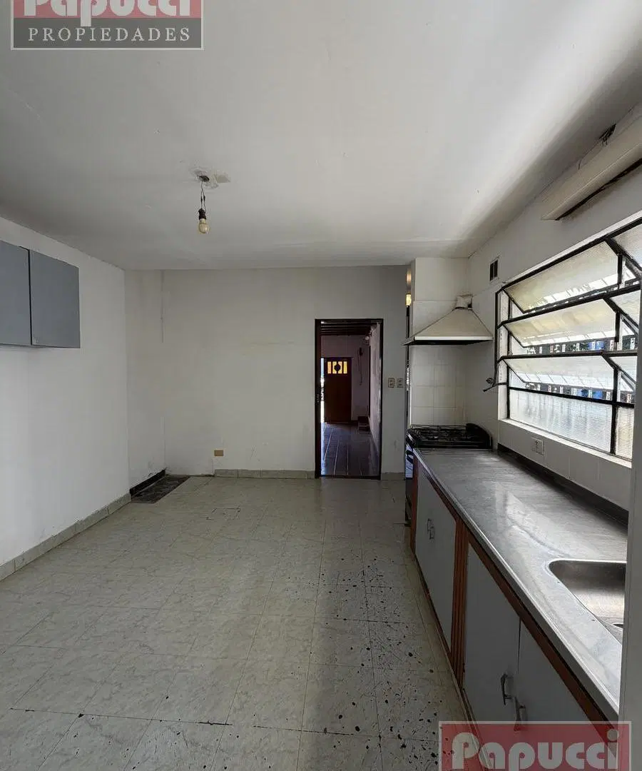 PH al Frente con Cochera y Patio | Alto Potencial de Redistribución | San Fernando – Alvear al 900 4