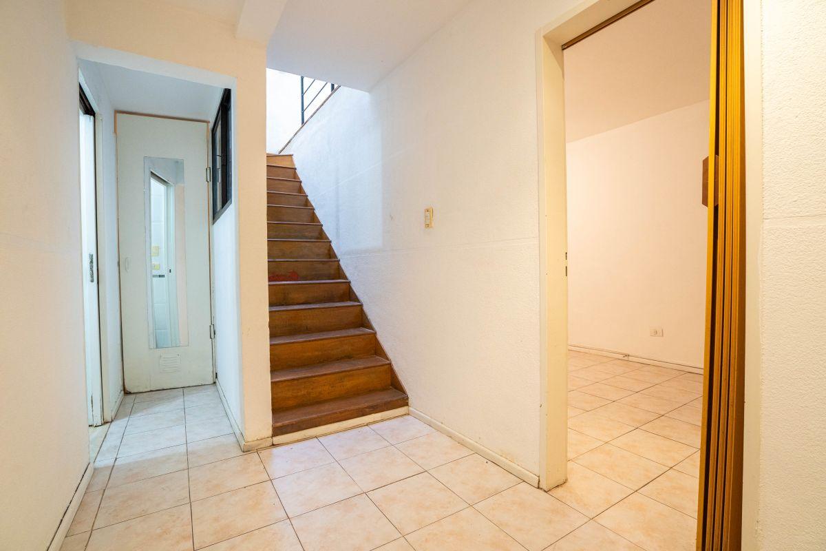 Foto de RETASADO! OPORTUNIDAD - Triplex en Av Pedro Goyena - 4 Ambientes Bajas, imagen 2