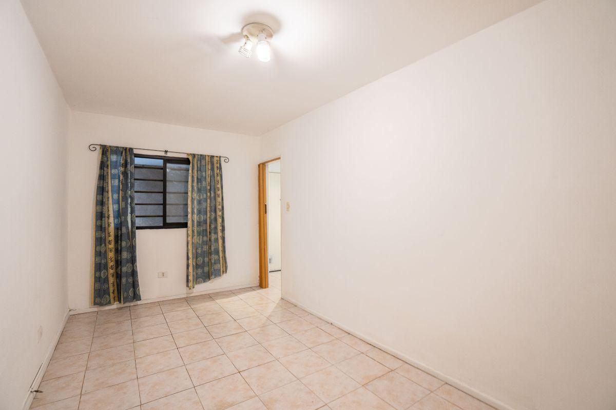 Foto de RETASADO! OPORTUNIDAD - Triplex en Av Pedro Goyena - 4 Ambientes Bajas, imagen 5