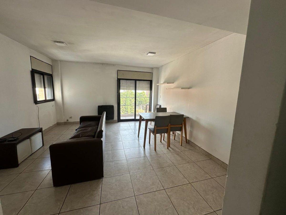 Departamento con Balcón de Dos Dorm. 4