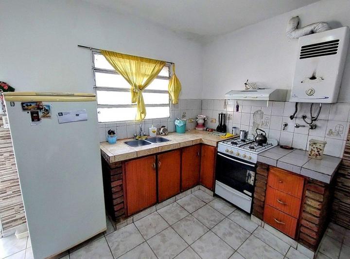 VENTA CASA 2 DORMITORIOS Y PATIO (CRESPO AL 4000) 5