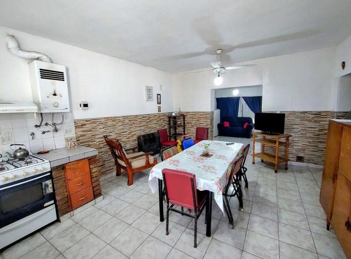 VENTA CASA 2 DORMITORIOS Y PATIO (CRESPO AL 4000) 4