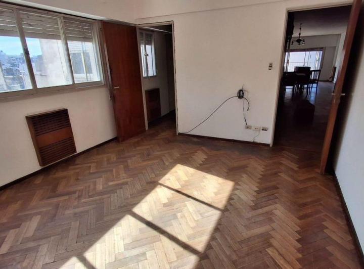 Venta tres dormitorios Cochera y baulera Centro 5