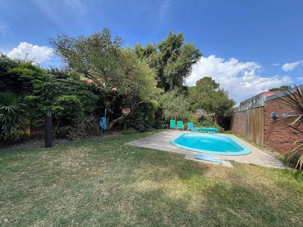 VENTA FISHERTON CASA 4 DORMITORIOS GRAN JARDIN 5