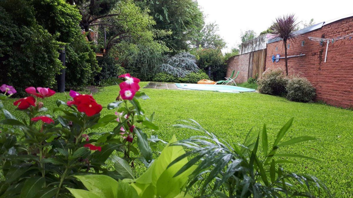 VENTA FISHERTON CASA 4 DORMITORIOS GRAN JARDIN