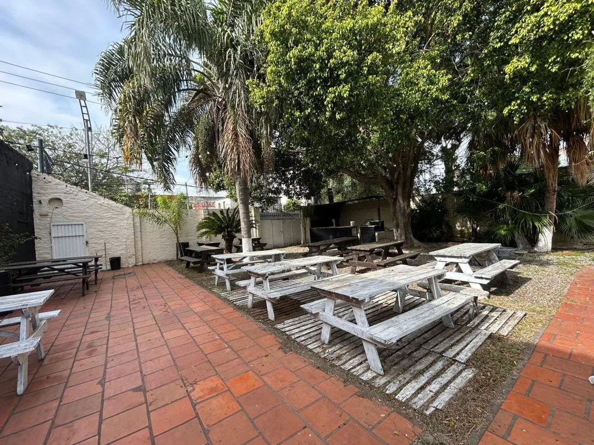 ALQUILER LOCAL ZONA NORTE CON PATIO 3