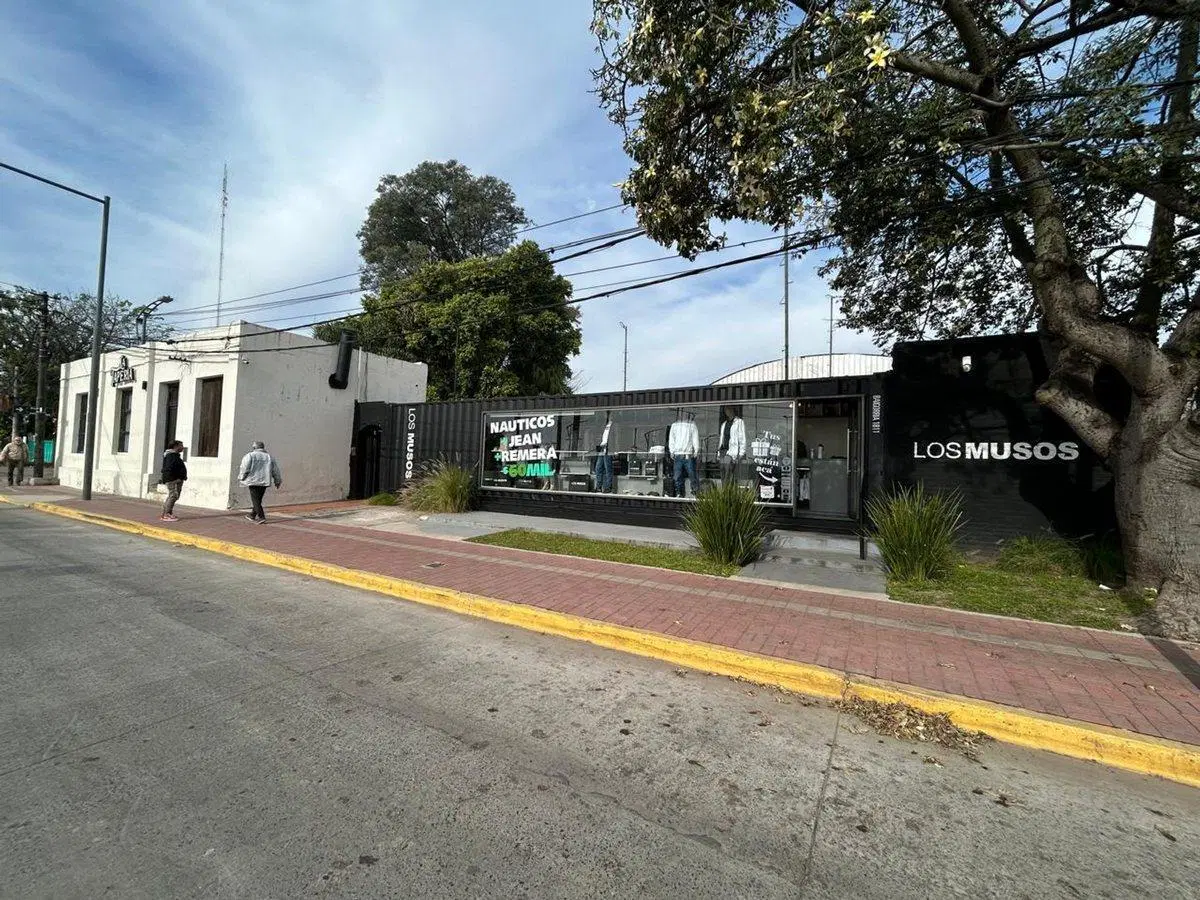 ALQUILER LOCAL ZONA NORTE CON PATIO 2