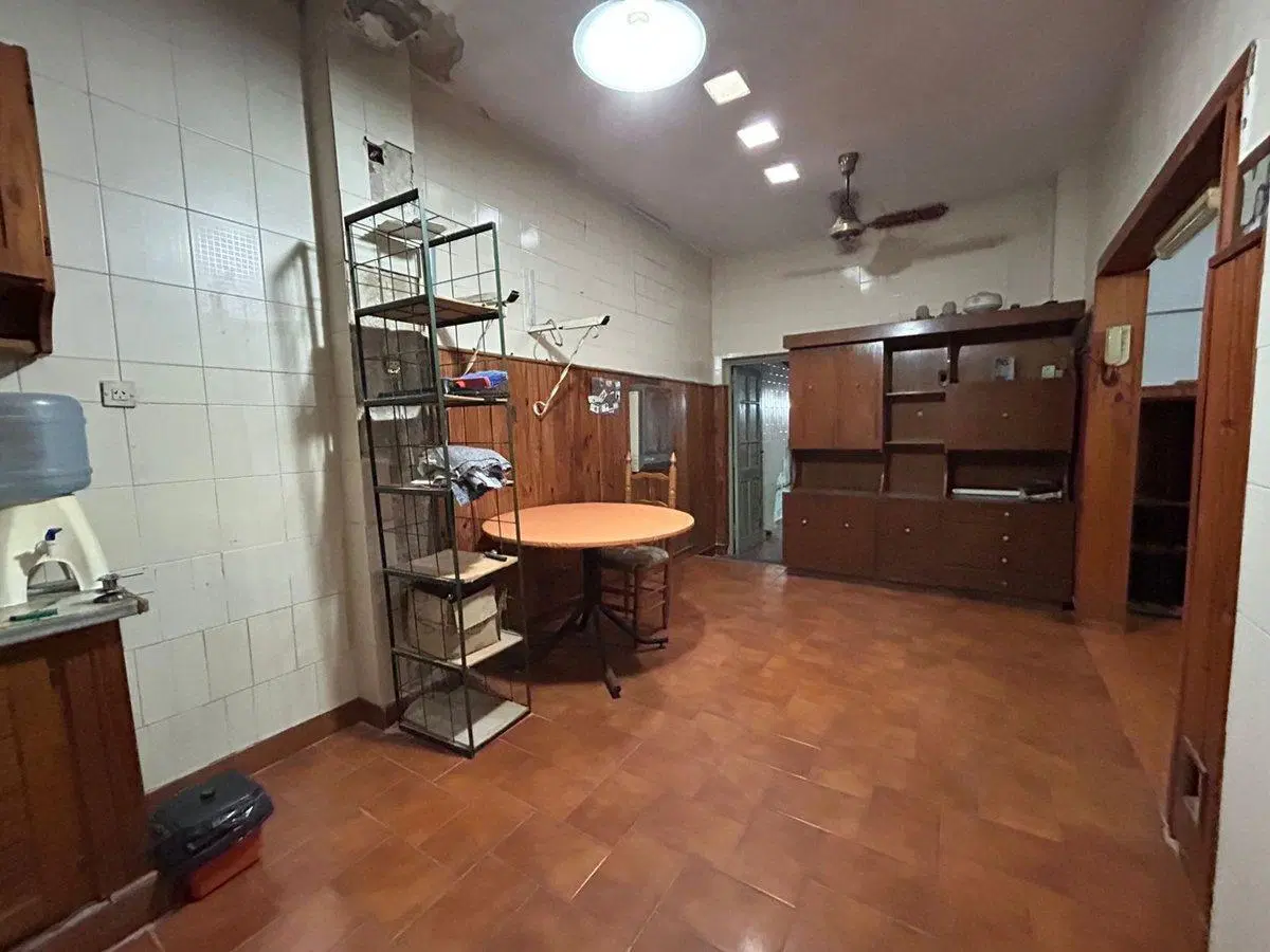 VENTA CASA A REFACCIONAR, CON LOCAL 3