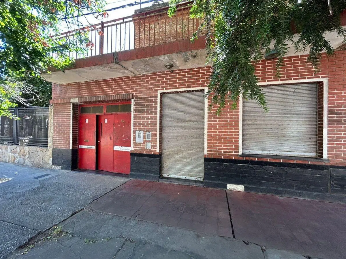 VENTA CASA A REFACCIONAR, CON LOCAL 2