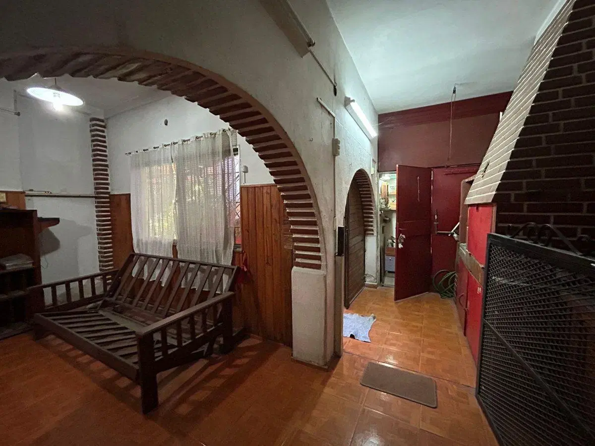 VENTA CASA A REFACCIONAR, CON LOCAL 5
