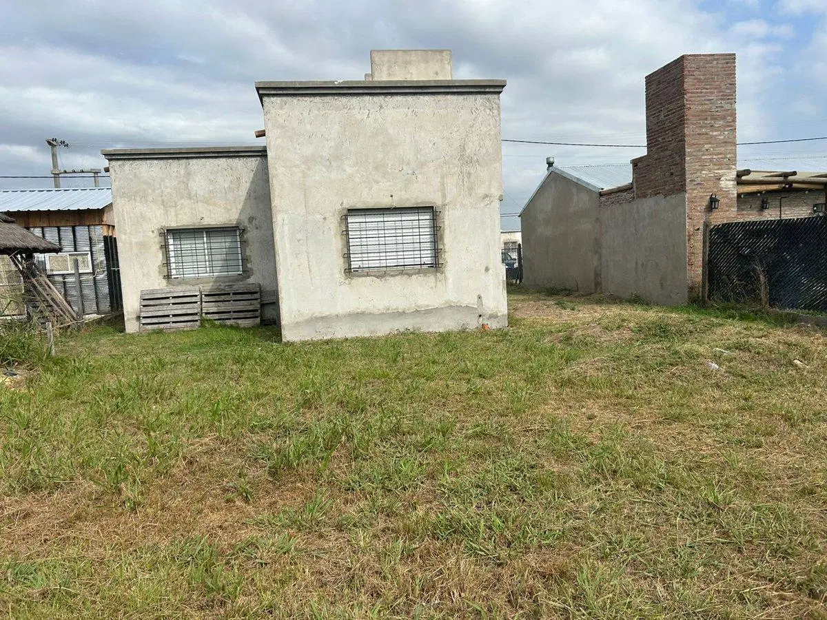 Casa en Barrio Las Fincas Ibarlucea. A terminar 4