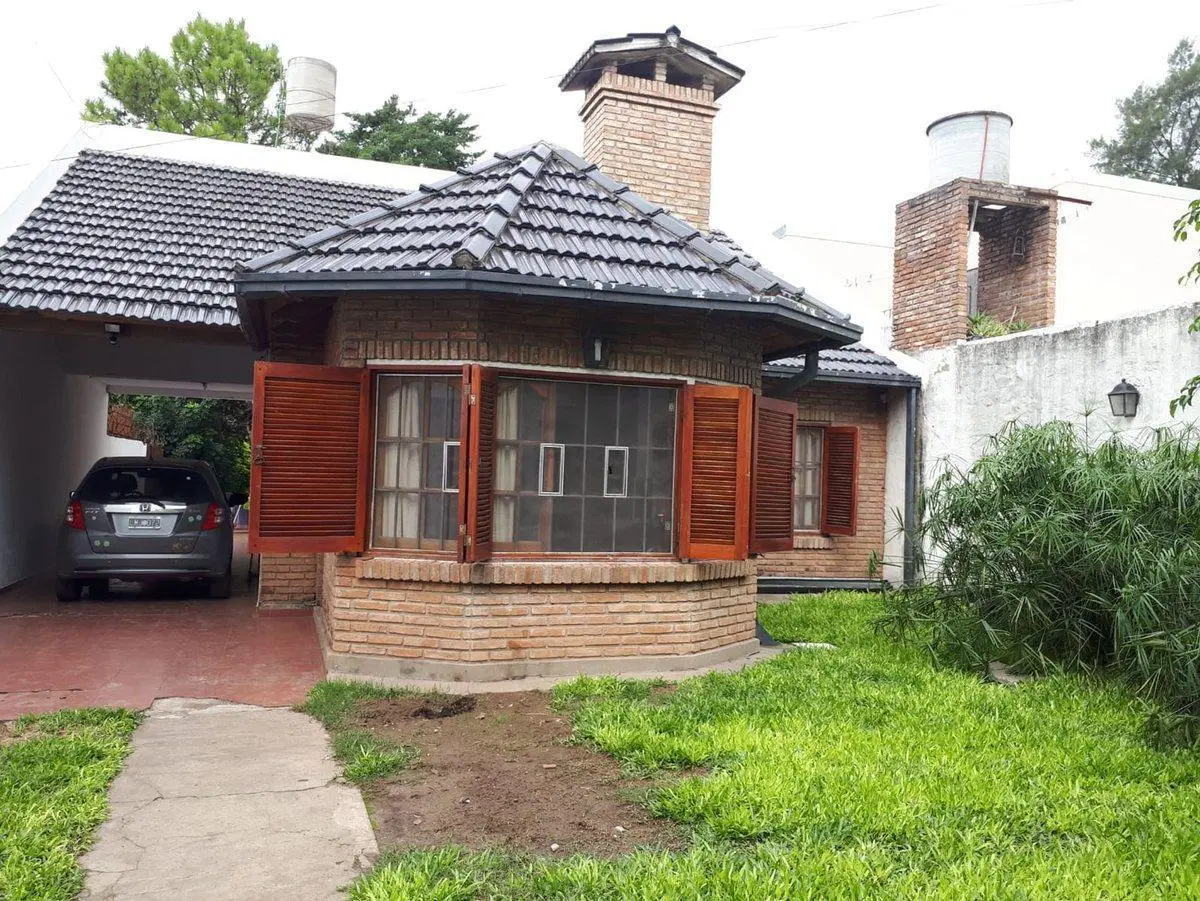 VENTA CASA 4 DORMITORIOS GRAN JARDIN EN FISHERTON 3