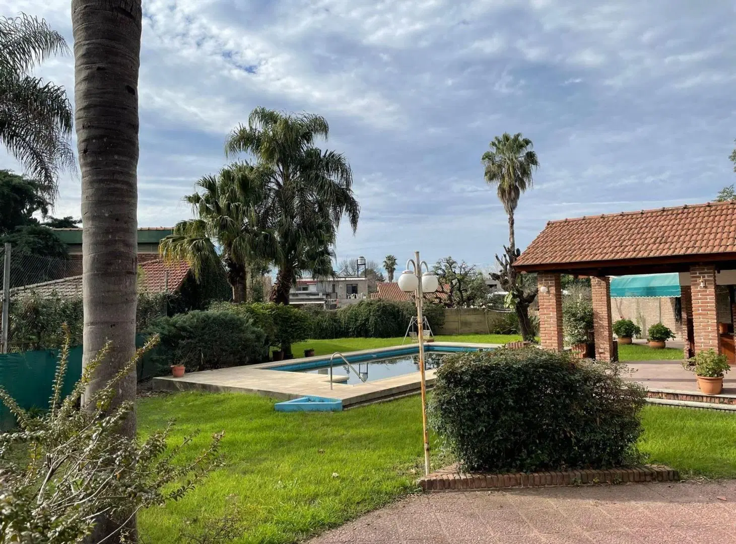 VENTA CASA EN EL CENTRO DE FUNES PILETA Y JARDIN 3