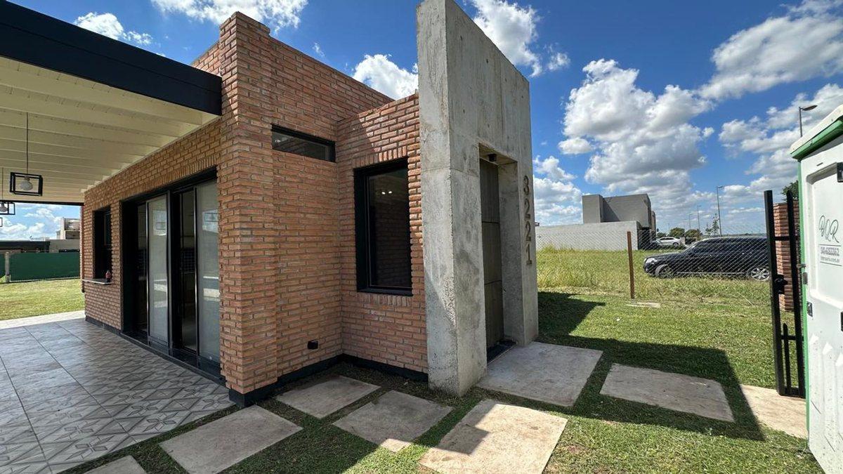 Casa a estrenar en Barrio Don Mateo