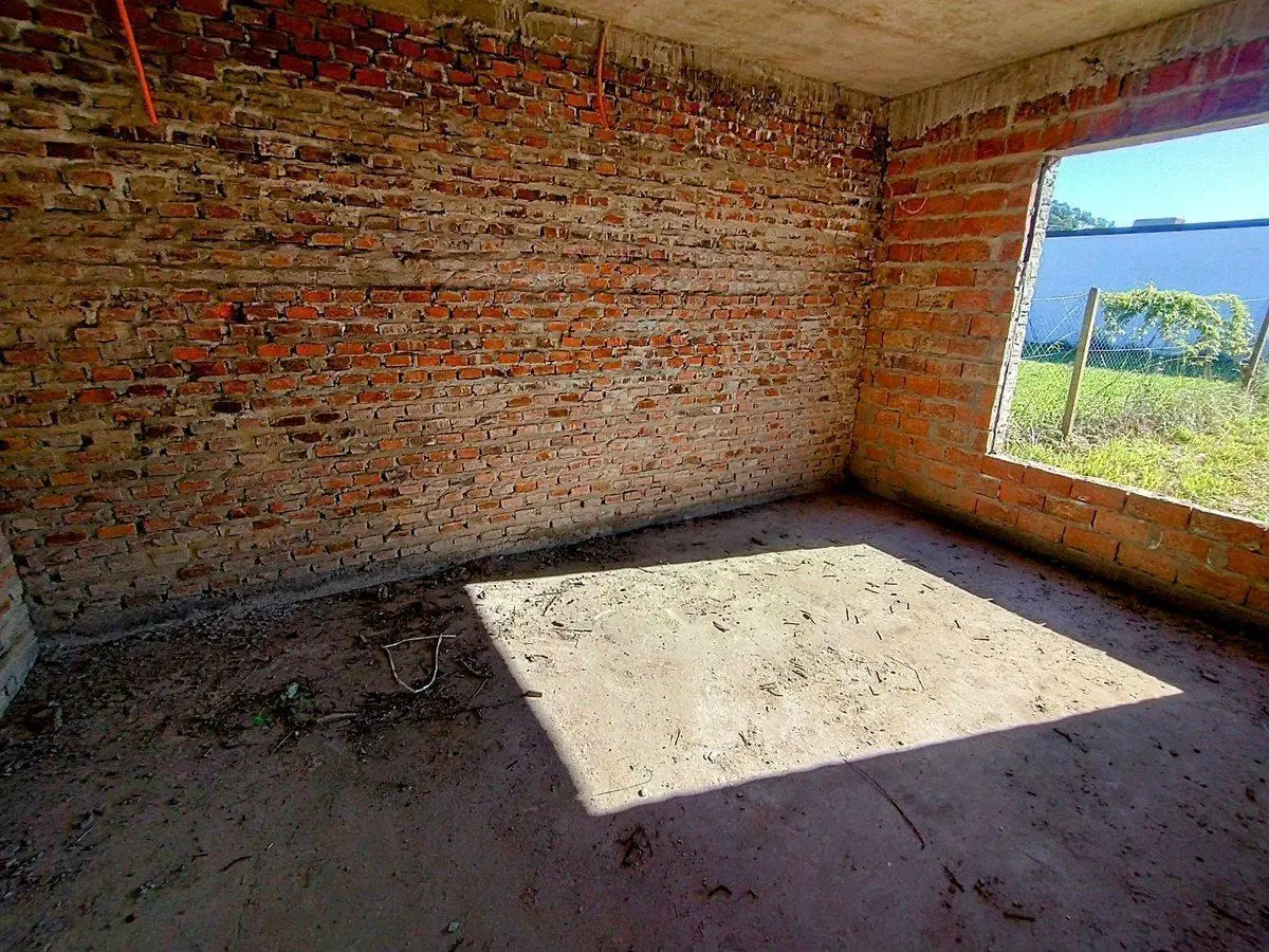 VENTA TERRENO CON CASA A TERMINAR EN ALVEAR 5