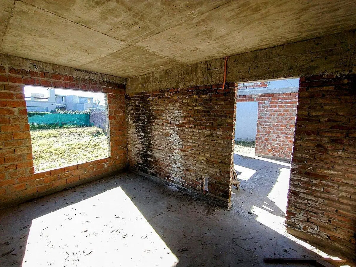 VENTA TERRENO CON CASA A TERMINAR EN ALVEAR 3