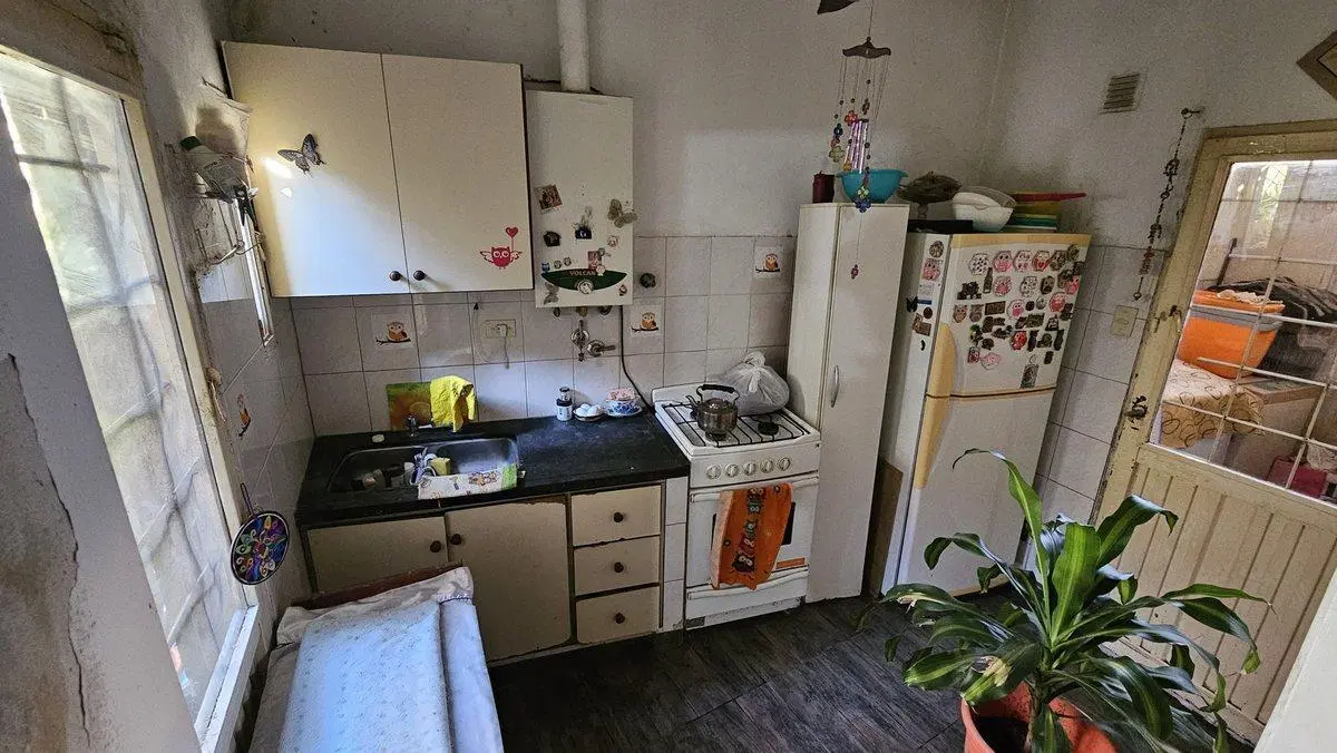 VENTA CASA DE PASILLO A RECICLAR 2 DORMITORIOS 4