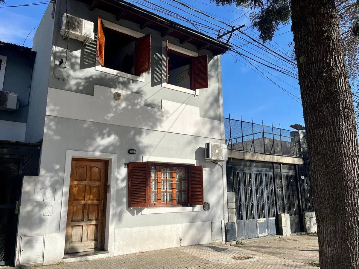 SE VENDE CASA 3 DORMITORIOS. APTO CREDITO 2