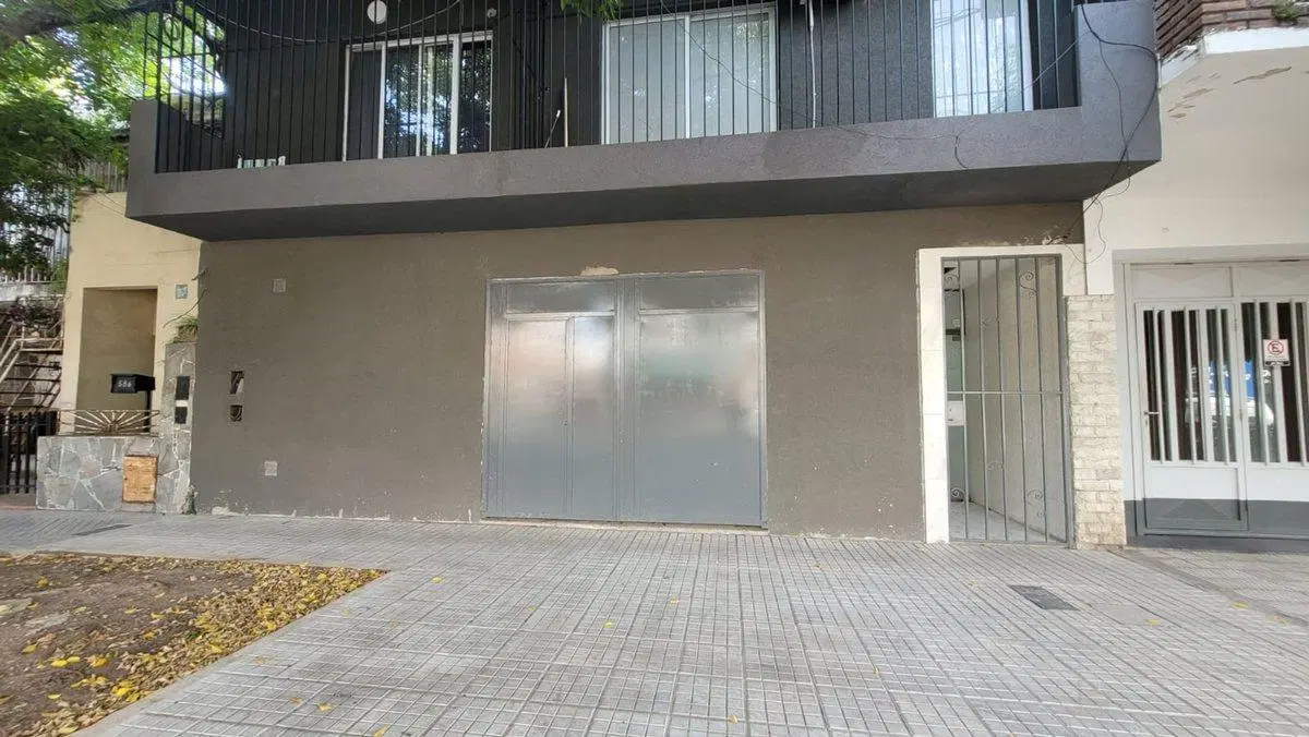 VENTA DE LOCAL COMERCIAL 174m2 - Barrio Belgrano 5