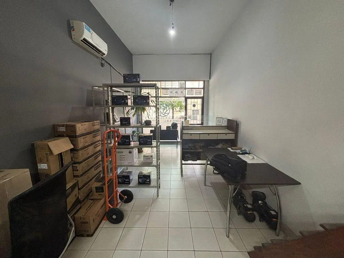 VENTA LOCAL EN ABASTO CON BAÑO Y COCINA 3