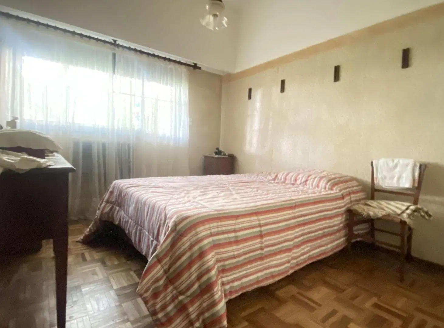 3 dormitorios, patio y cochera en VENTA, Alberdi 3