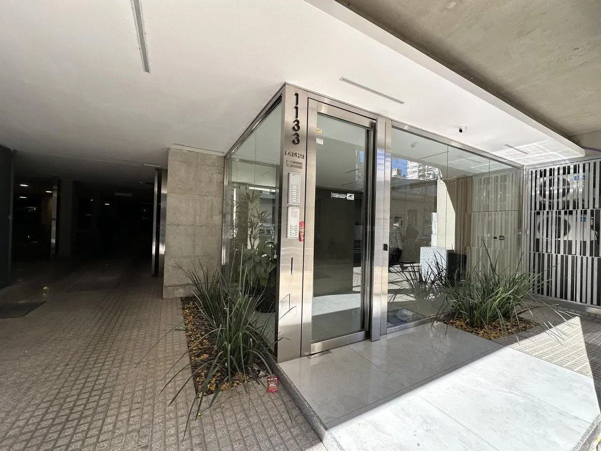 VENTA COCHERA CUBIERTA ZONA CENTRO 3