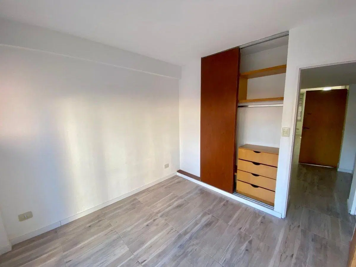 VENTA DEPTO 1 DORMITORIO DOBLE BALCÓN  LOURDES 2
