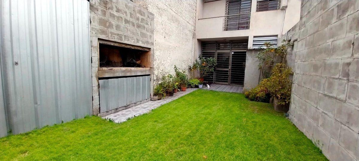 Foto de CASA 3 DORMITORIOS CON JARDÍN Y PARRILLERO – CURA, imagen 2
