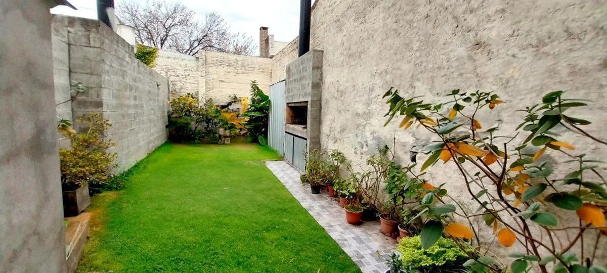 Foto de CASA 3 DORMITORIOS CON JARDÍN Y PARRILLERO – CURA, imagen 5