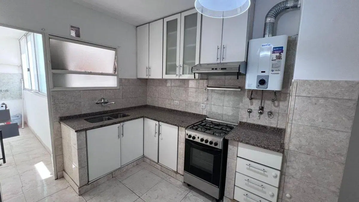 VENTA DEPARTAMENTO 2 DORMITORIOS + COMODIN CENTRO 4