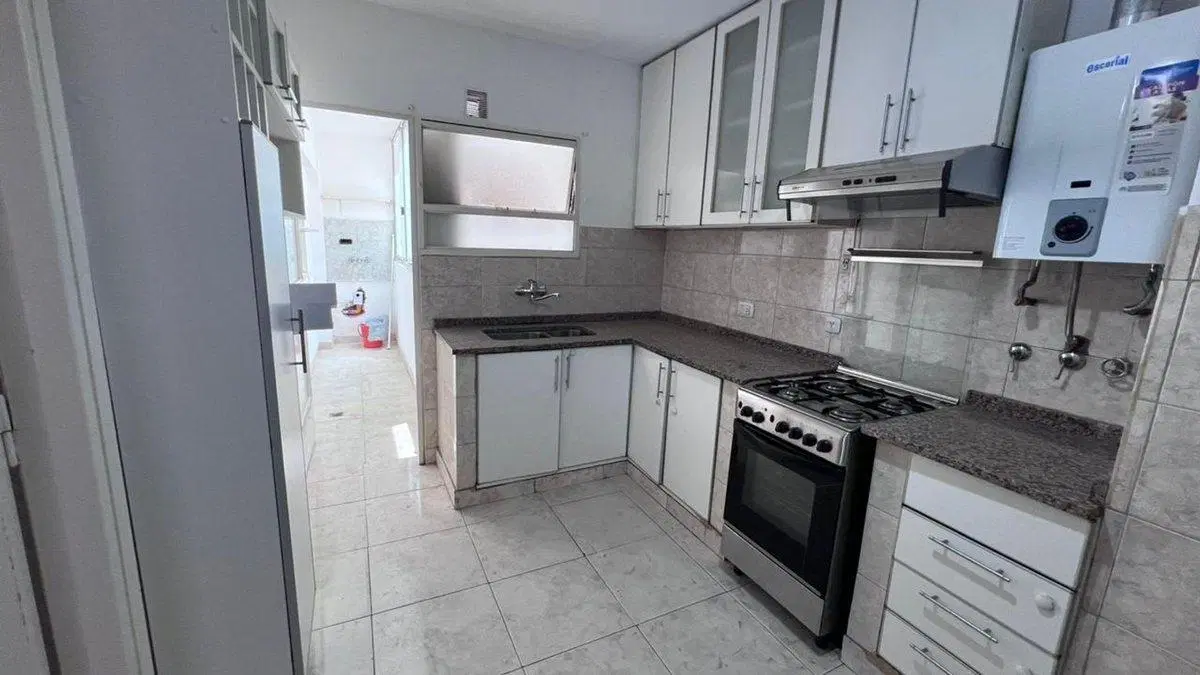 VENTA DEPARTAMENTO 2 DORMITORIOS + COMODIN CENTRO 3