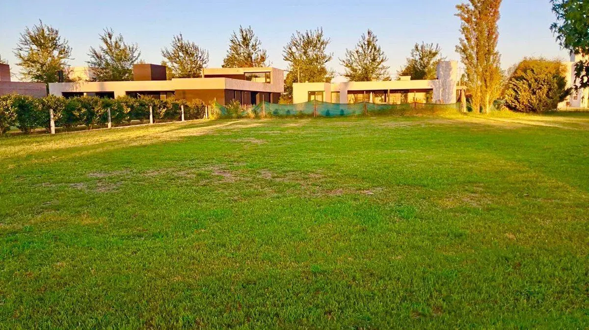 VENTA LOTE DE 1.036 M2 EN PINARES DEL SUR 3