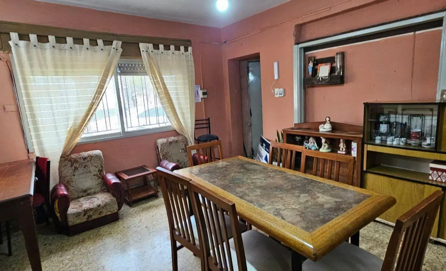 CASA VENTA TRES DORMITORIOS- COCHERA- PATIO VERDE. 5