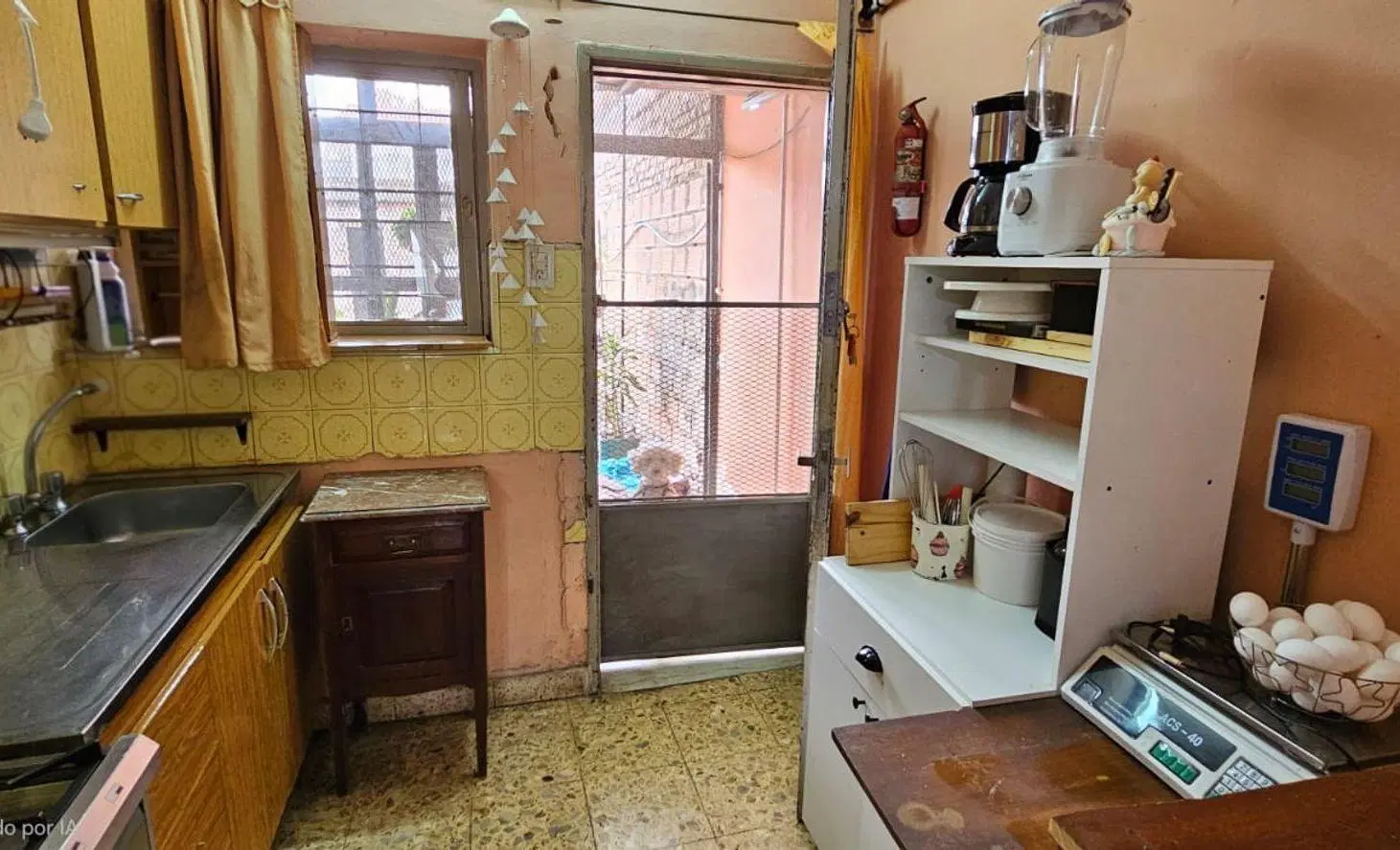 CASA VENTA TRES DORMITORIOS- COCHERA- PATIO VERDE. 3