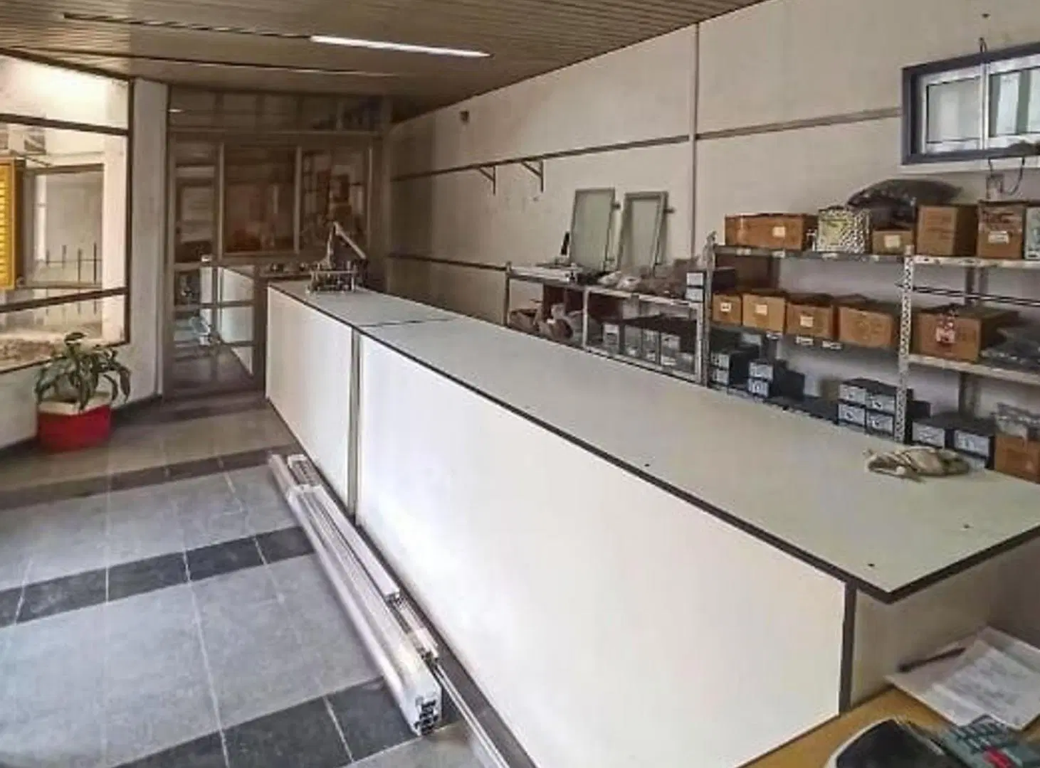 Venta Galpon Bv Oroño y Amenabar 8