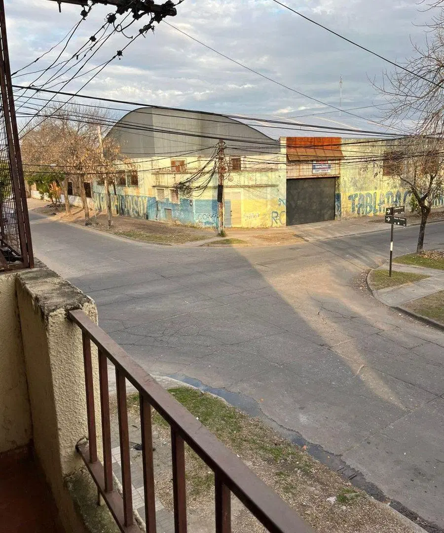 Venta Edificio Inversion. Esquina tres plantas. 3