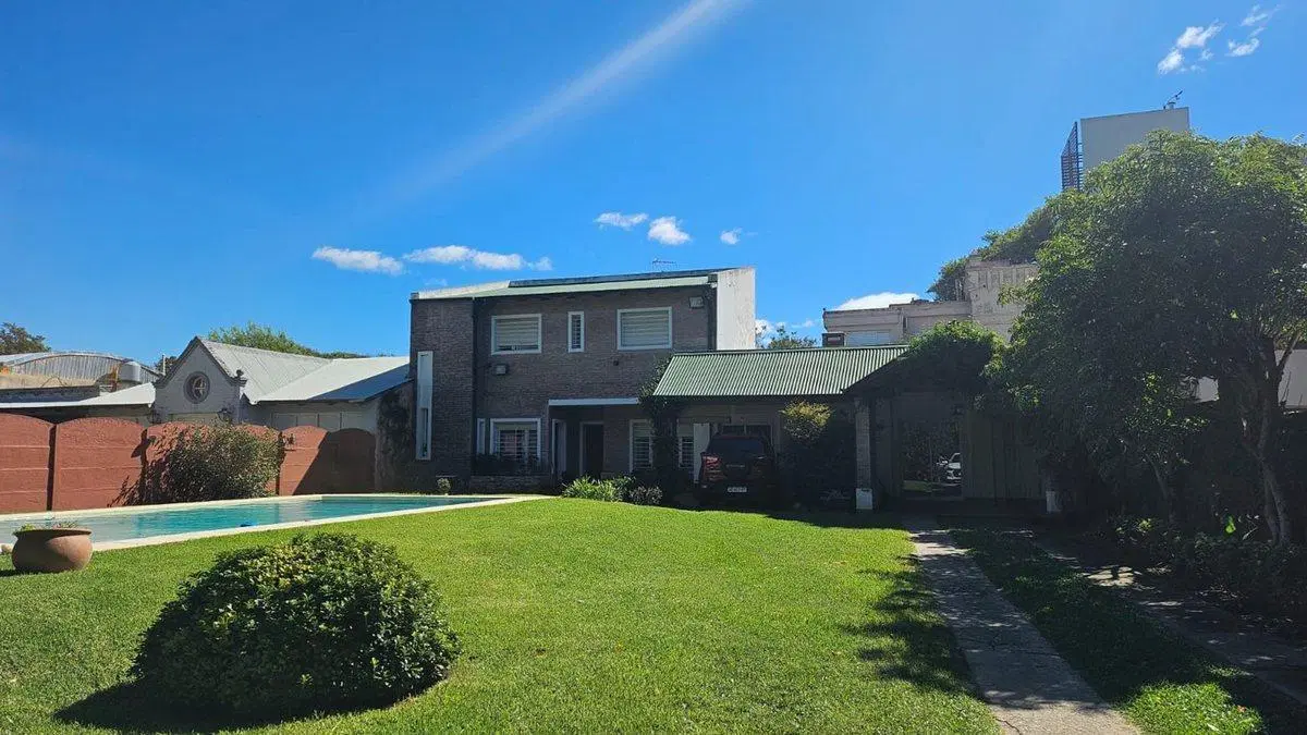 VENTA CASA CENTRO DE FUNES 3 DORMITORIOS C/ PILETA 2
