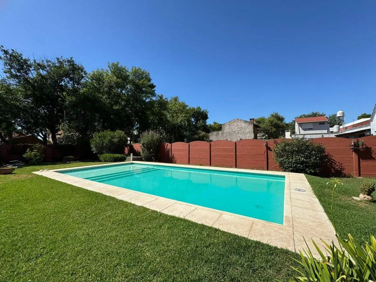 VENTA CASA CENTRO DE FUNES 3 DORMITORIOS C/ PILETA 4