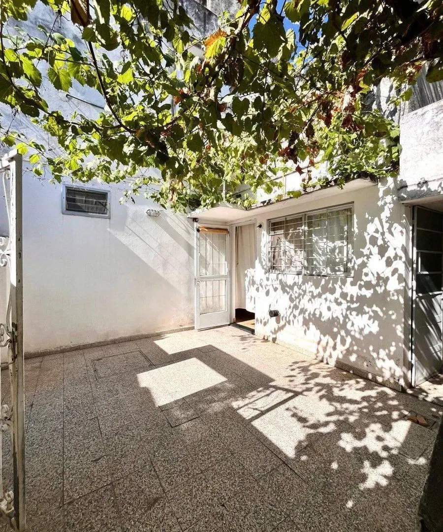 VENTA CASA 3 DORMITORIOS CON COCHERA Y PATIO 4