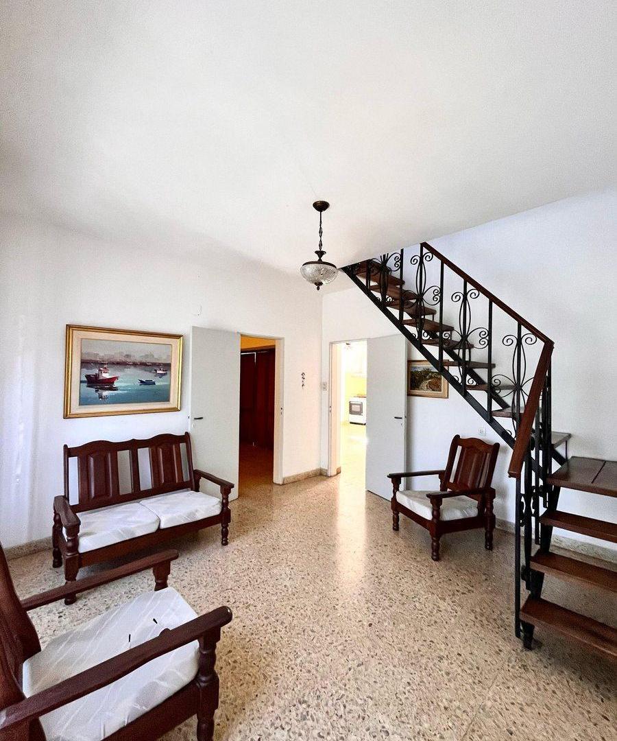 VENTA CASA 3 DORMITORIOS CON COCHERA Y PATIO