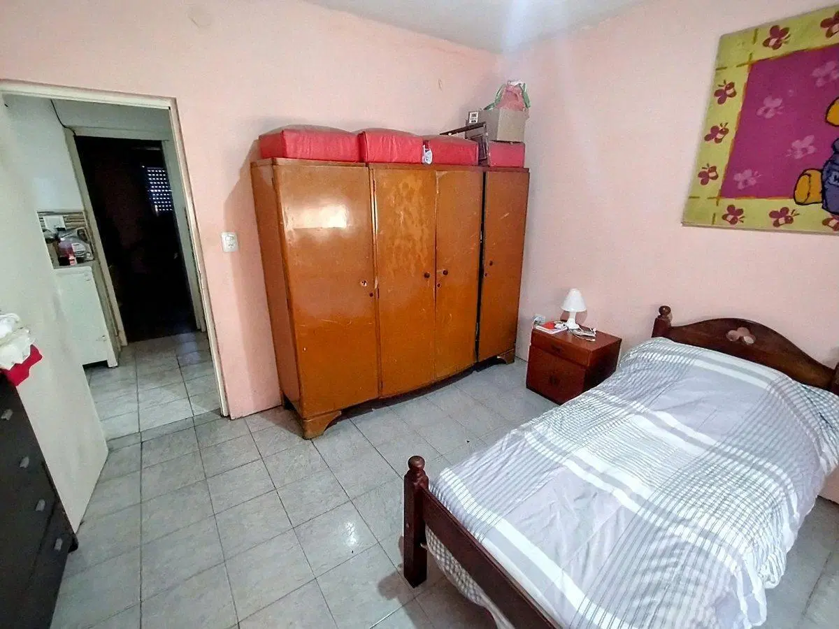 VENTA CASA 2 DORMITORIOS Y PATIO (CRESPO AL 4000) 2