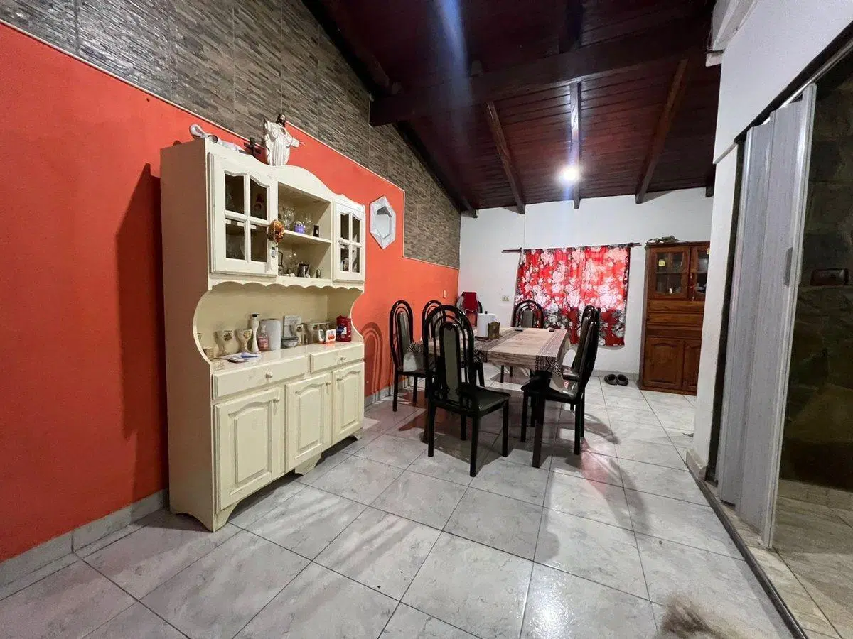 VENTA CASA 2 DORMITORIOS MAS COMODIN PATIO Y LOCAL 2