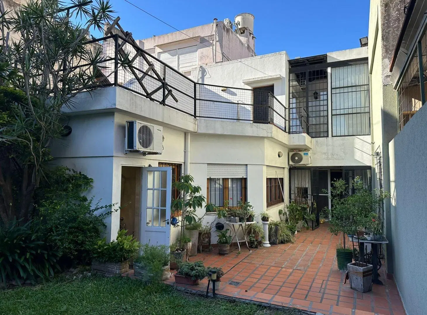 VENTA CASA 3 DORMITORIOS -COCHERA- QUINCHO. CENTRO 4