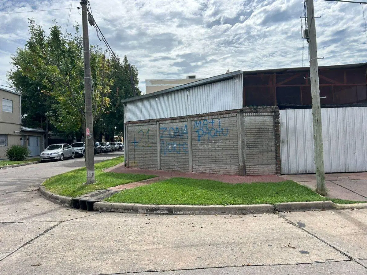 VENTA GALPON ESQUINA ZONA NORTE LA FLORIDA 8