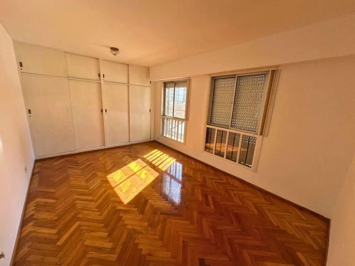VENTA 3 DORMITORIOS CON COCHERA -SEMIPISO ZONA RIO 5